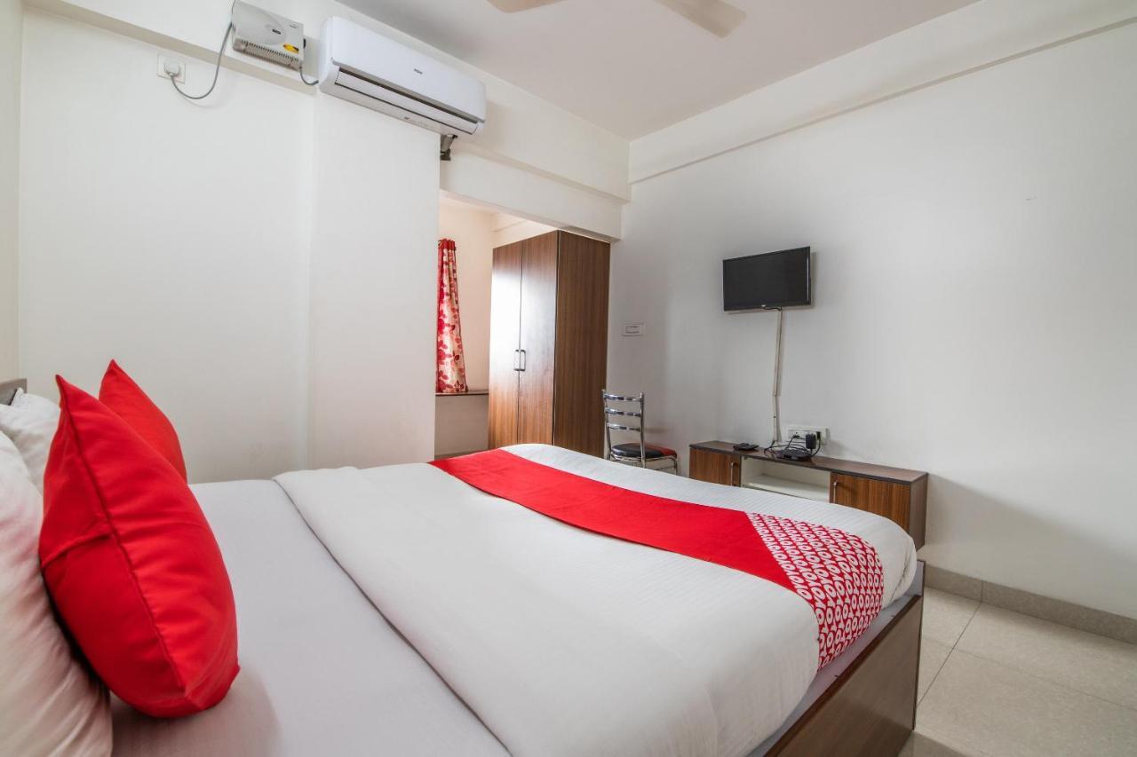 Oyo 68189 Durga Deluxe Hotel Bangalore Ngoại thất bức ảnh